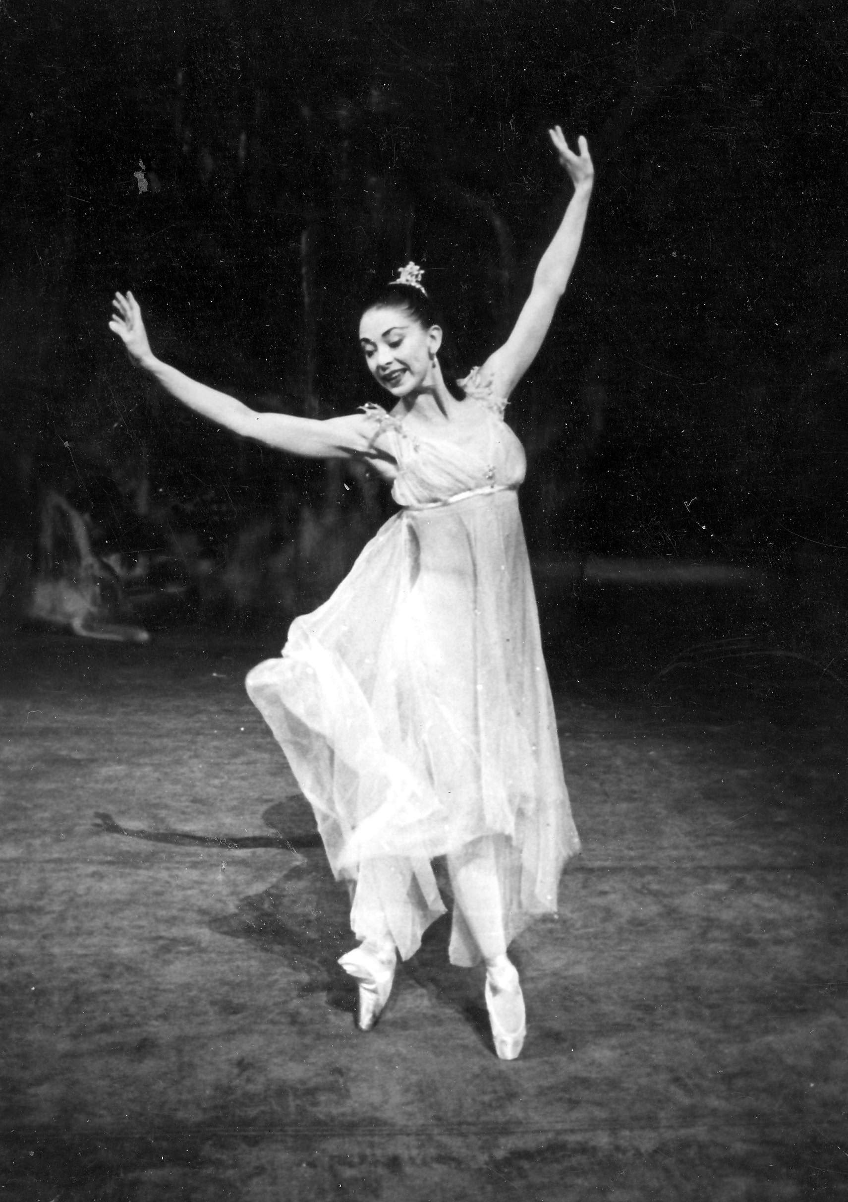 Margot Fonteyn in the world première of Frederick Ashton’s Ondine for the Royal Ballet in October 1958. Photo by GBL Wilson, © Royal Academy of Dance / ArenaPAL.